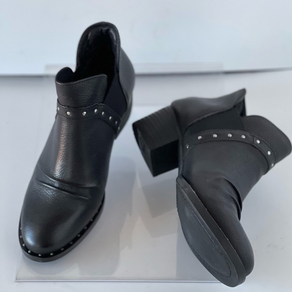 Earth Women's Black Leather Ankle Bootie Cut Out Studded Chelsea Boots Heels 5.5 - Picture 5 of 10